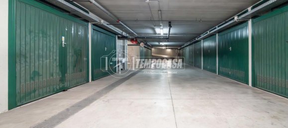 1 room Garage in Milan, Italy No. 242327 3