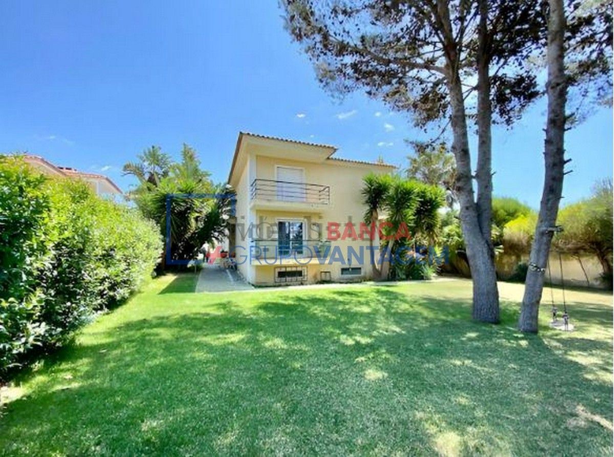 Casa de 3 dormitorios en Cascais, Portugal No. 179150