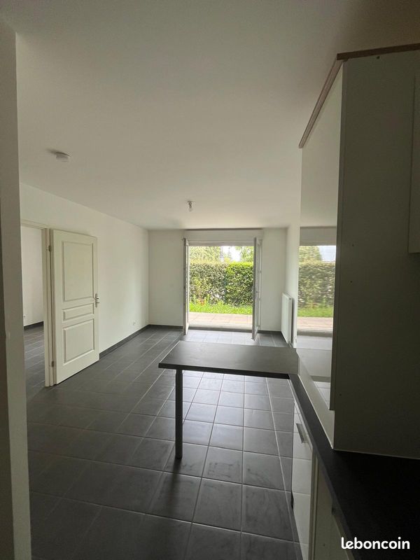 1 bedroom Apartment in Les Clayes-sous-Bois, France No. 295917