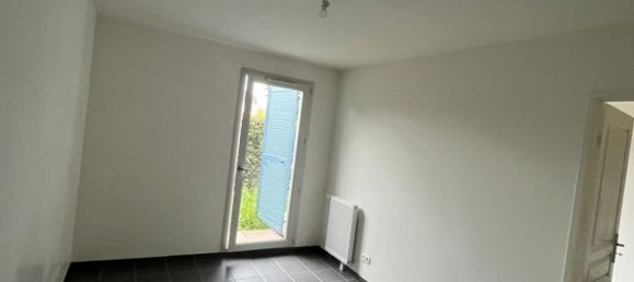 1 bedroom Apartment in Les Clayes-sous-Bois, France No. 295917 2