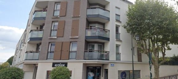 1 bedroom Apartment in Les Clayes-sous-Bois, France No. 295917 3