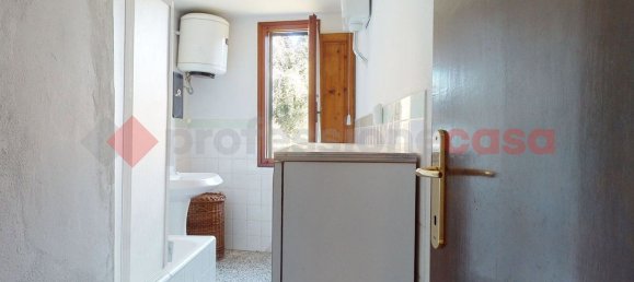 6 rooms Apartment in Gallicano, Italy No. 235278 15