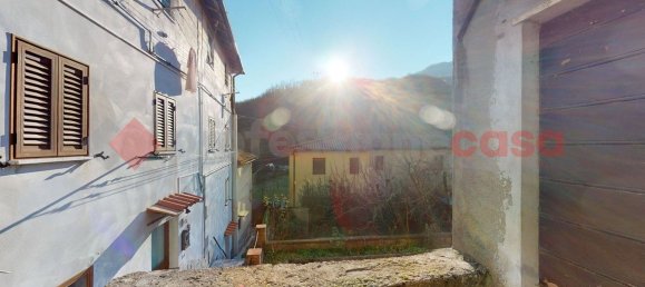 6 rooms Apartment in Gallicano, Italy No. 235278 6