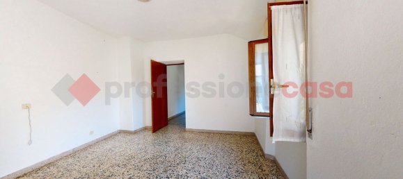 6 rooms Apartment in Gallicano, Italy No. 235278 4
