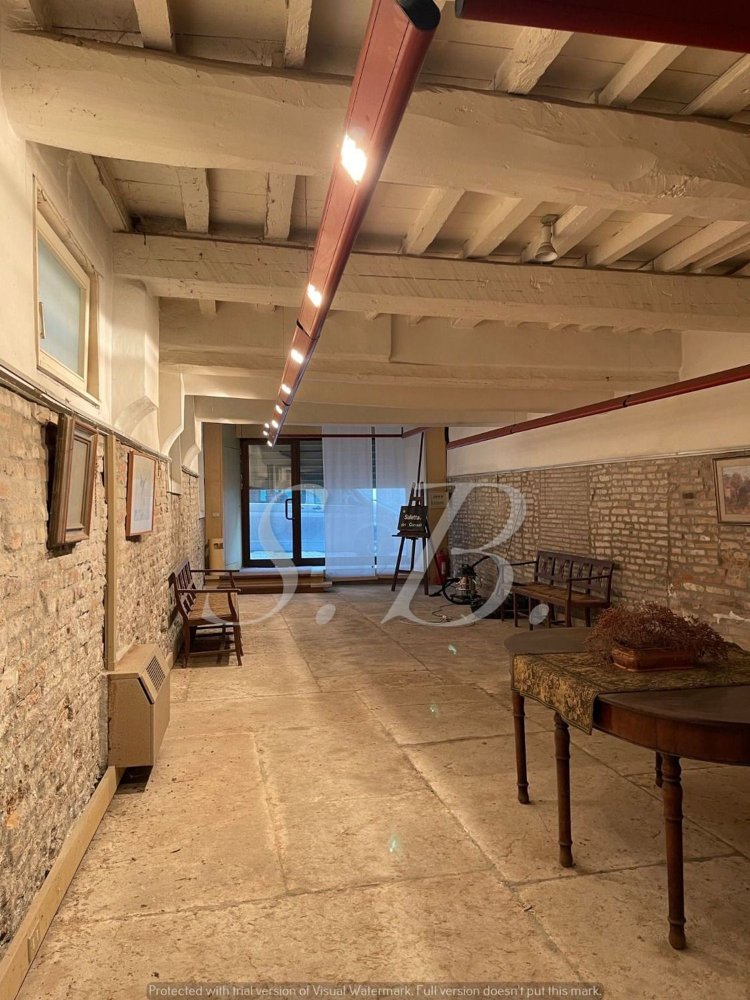 Коммерческая недвижимость 190м² в Мантуя, Италия № 364358
