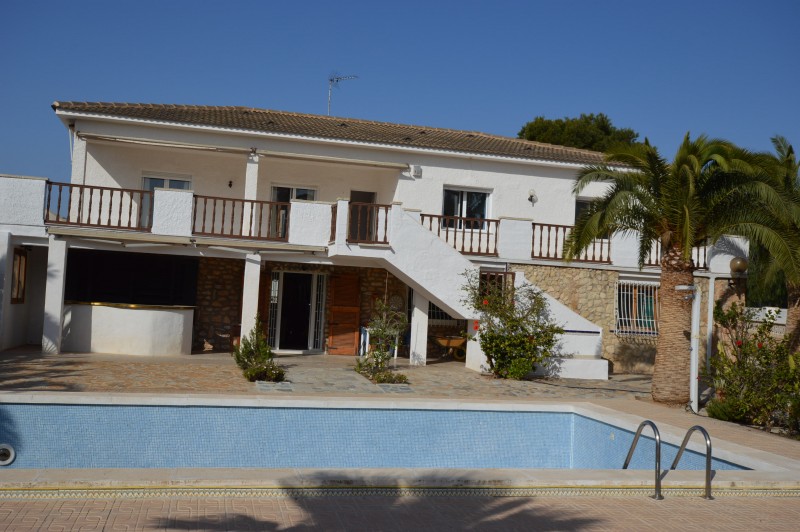 6 bedrooms Villa in La Zenia, Spain No. 444