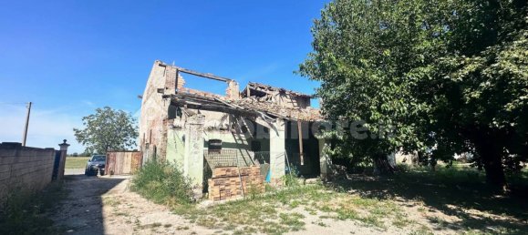 4 bedrooms House in Parma, Italy No. 330600 2