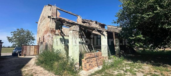 4 bedrooms House in Parma, Italy No. 330600 4