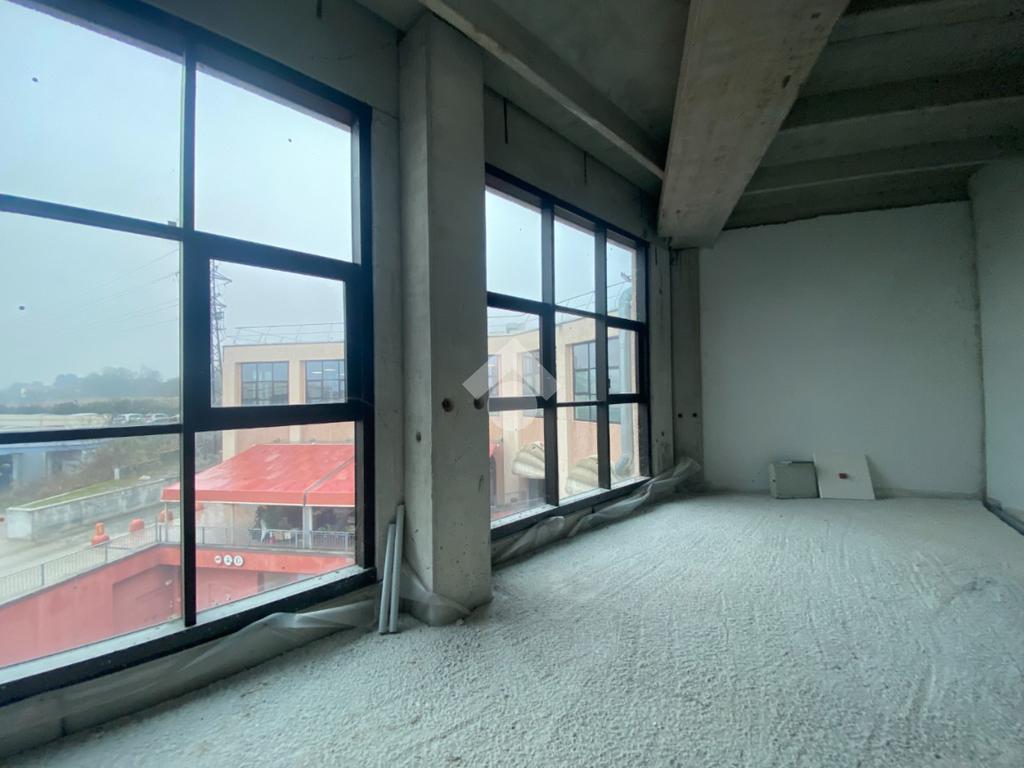 1 room Office in Castiglione delle Stiviere, Italy No. 142128