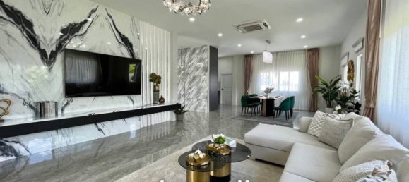 4 bedrooms Villa in Pattaya, Thailand No. 16525 3