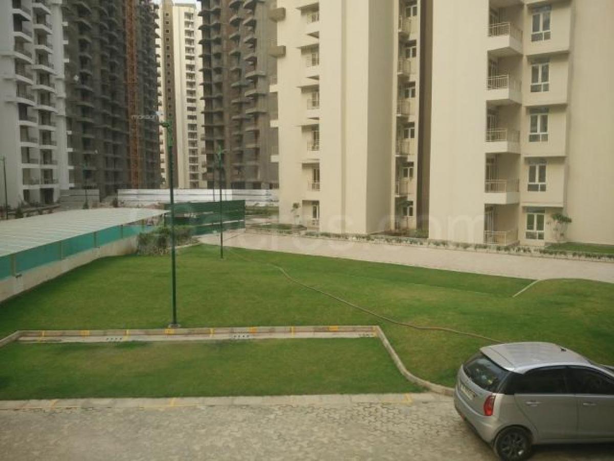 3 bedrooms House in Noida, India No. 68085