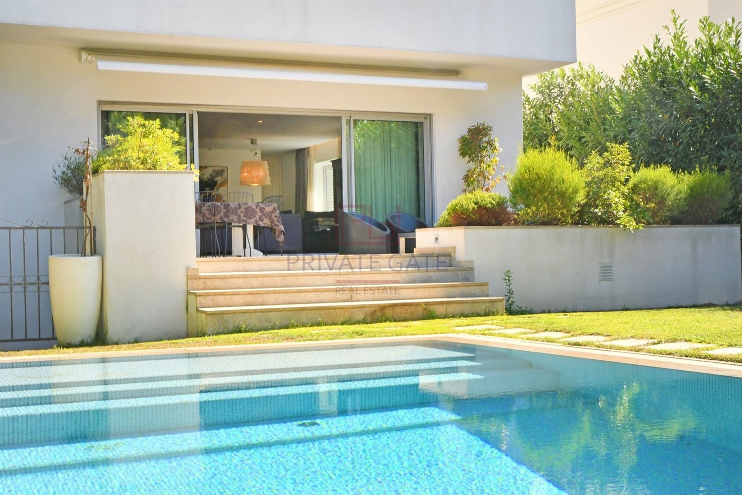 Вилла с 4 спальнями в Порту, Португалия № 342496