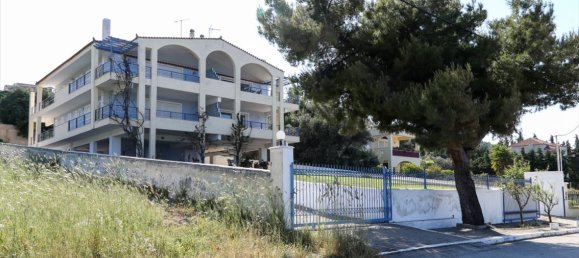 Propiedad comercial de 12 dormitorios en Malesina, Greece No. 4866 2