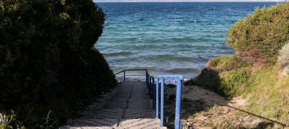 Propiedad comercial de 12 dormitorios en Malesina, Greece No. 4866 23