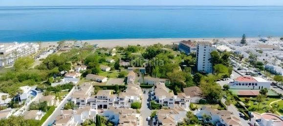 3 bedrooms Townhouse in Estepona, Spain No. 33166 2