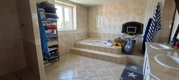 6 bedrooms House in Fechain, France No. 158793 49