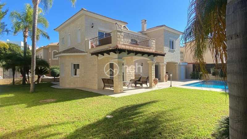 Villa de 3 dormitorios en Agios Tychonas, Cyprus No. 18947