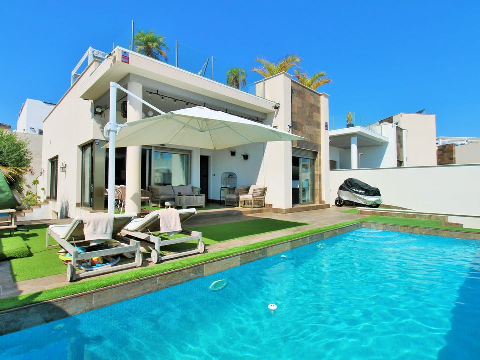 5 bedrooms Villa in Alicante, Spain No. 176118