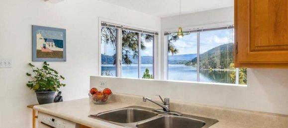 3 bedrooms House in British Columbia, Canada No. 1119 12