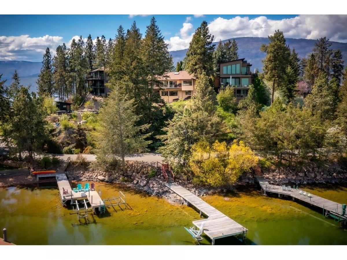 3 bedrooms House in British Columbia, Canada No. 1119