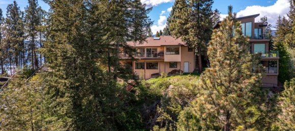 3 bedrooms House in British Columbia, Canada No. 1119 2