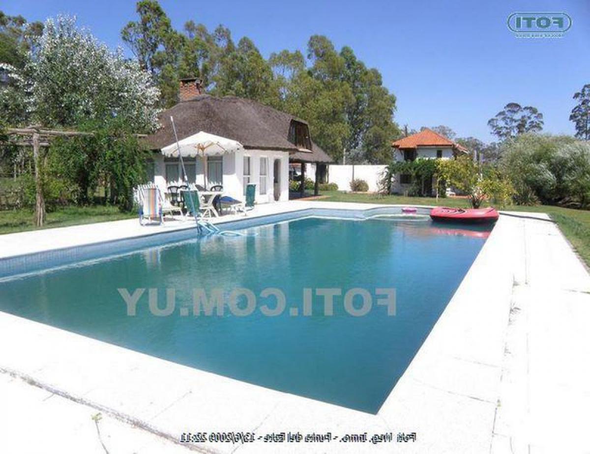 3 bedrooms House in Maldonado, Uruguay No. 12218