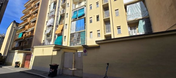 2 rooms Apartment in Turin, Italy No. 70112 3