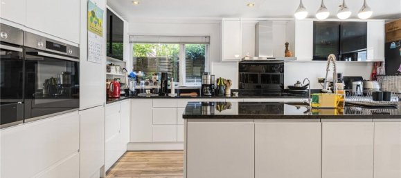 3 bedrooms Bungalow in Barnet, United Kingdom No. 6454 4