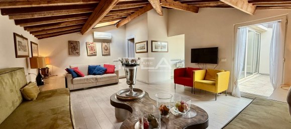 3 bedrooms Apartment in Lucca, Italy No. 329751 4