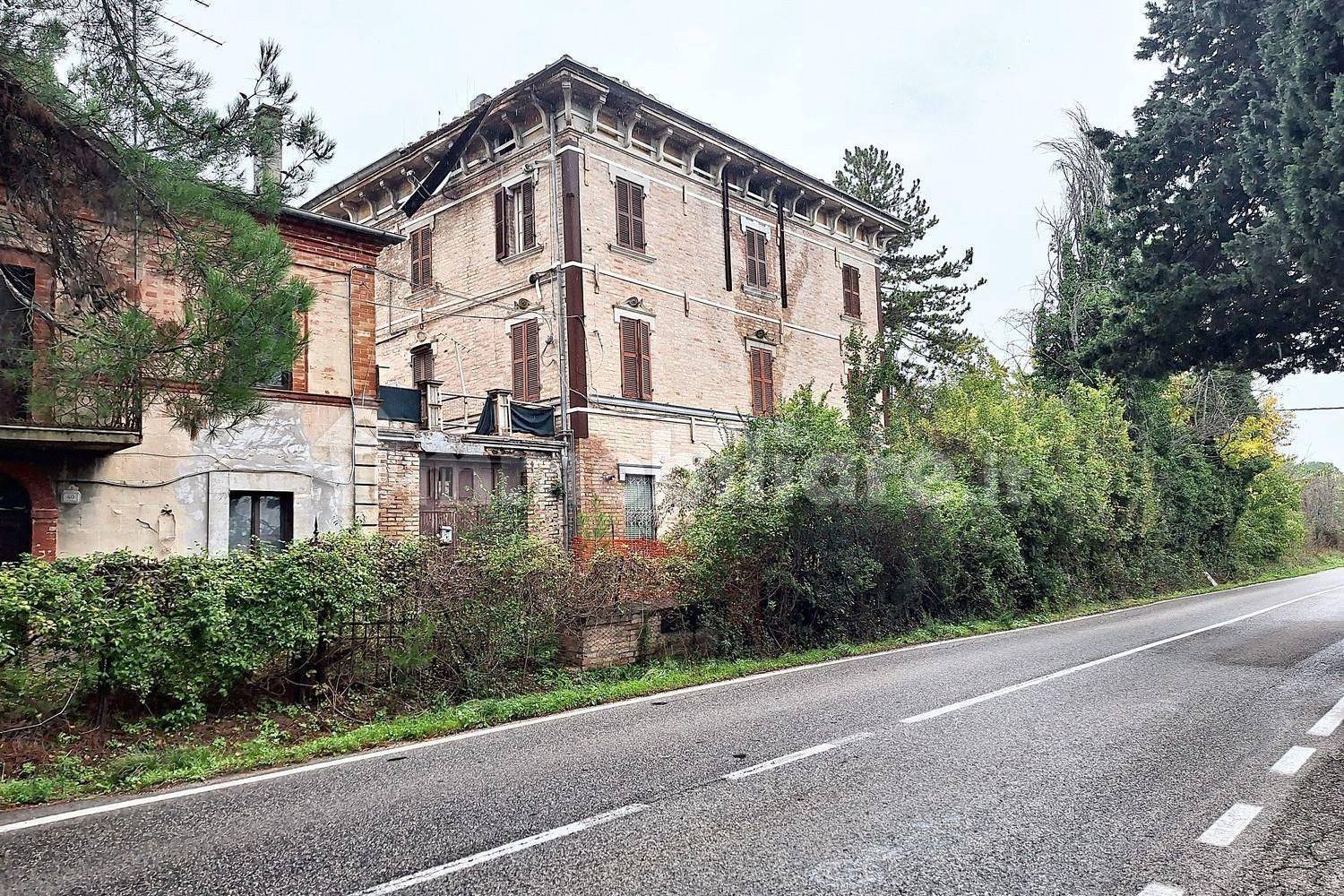 11 غرف نوم منزل في Colmurano, Italy رقم 85721