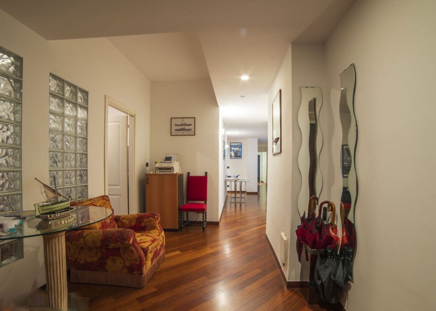 Офис 183м² в Генуя, Италия № 350832