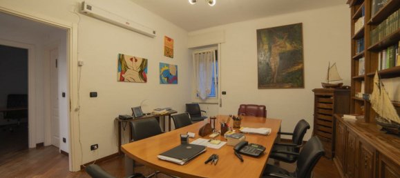Офис 183м² в Генуя, Италия № 350832 3