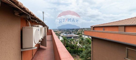 Квартира с 3 спальнями в Сан Джованни ла Пунта, Италия № 126872 26