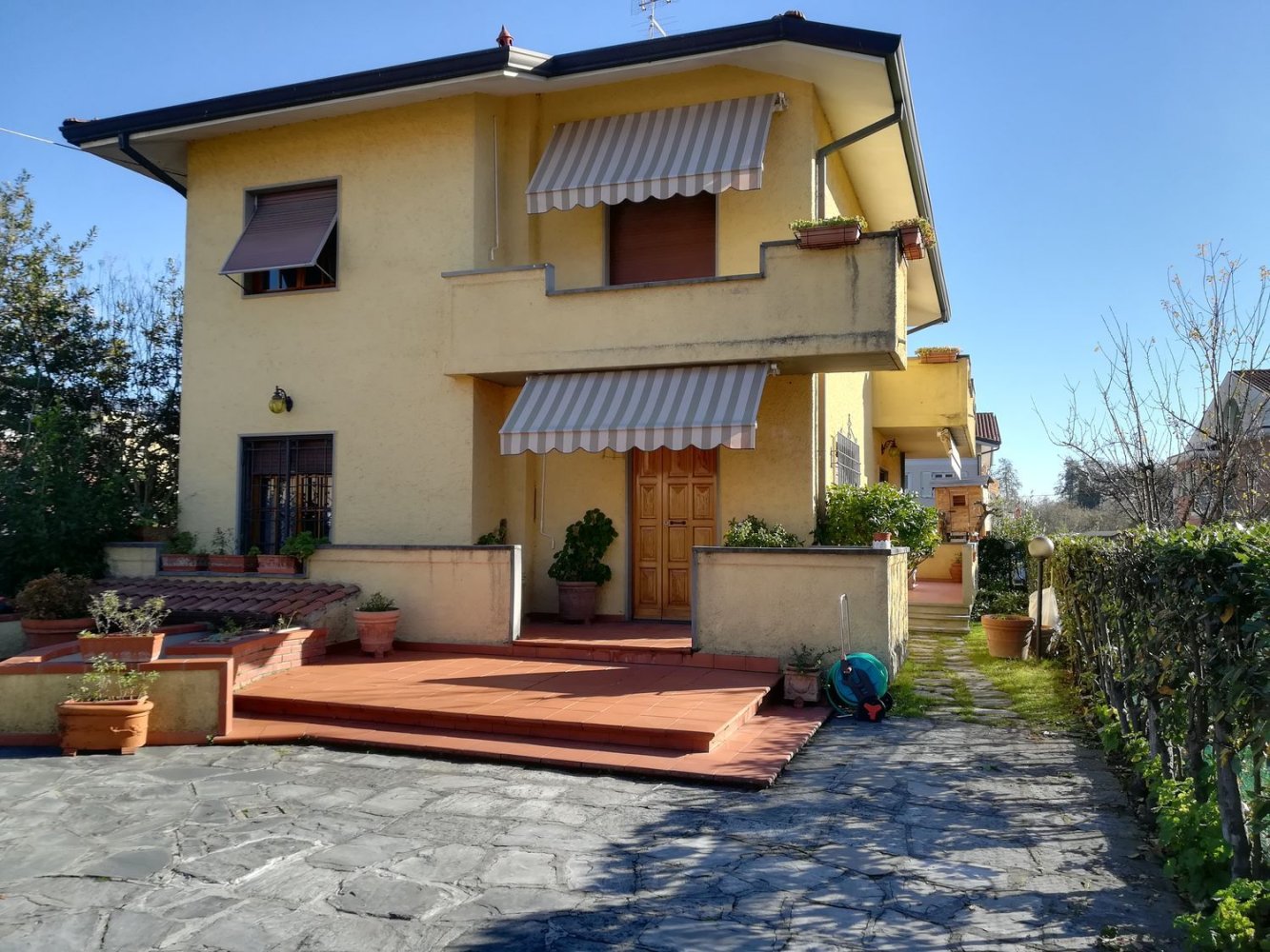 7 rooms Villa in Massa, Italy No. 130103