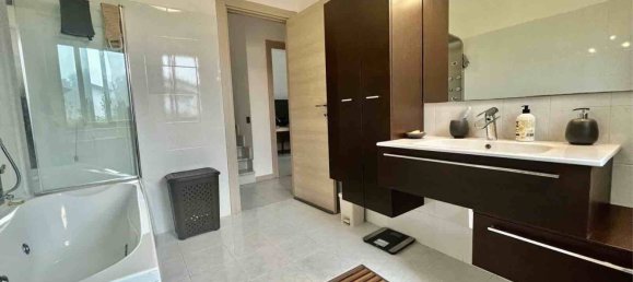 Casa de 6 habitaciónes en Licciana Nardi, Italy No. 221713 31