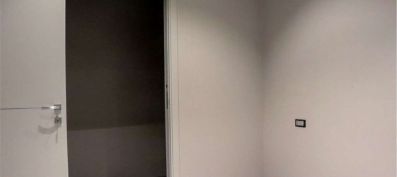 3 rooms Apartment in Seregno, Italy No. 47061 13