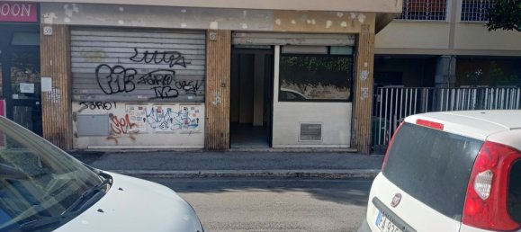 46m² Commercial property in Rome, Italy No. 50119 12