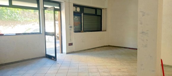46m² Commercial property in Rome, Italy No. 50119 10