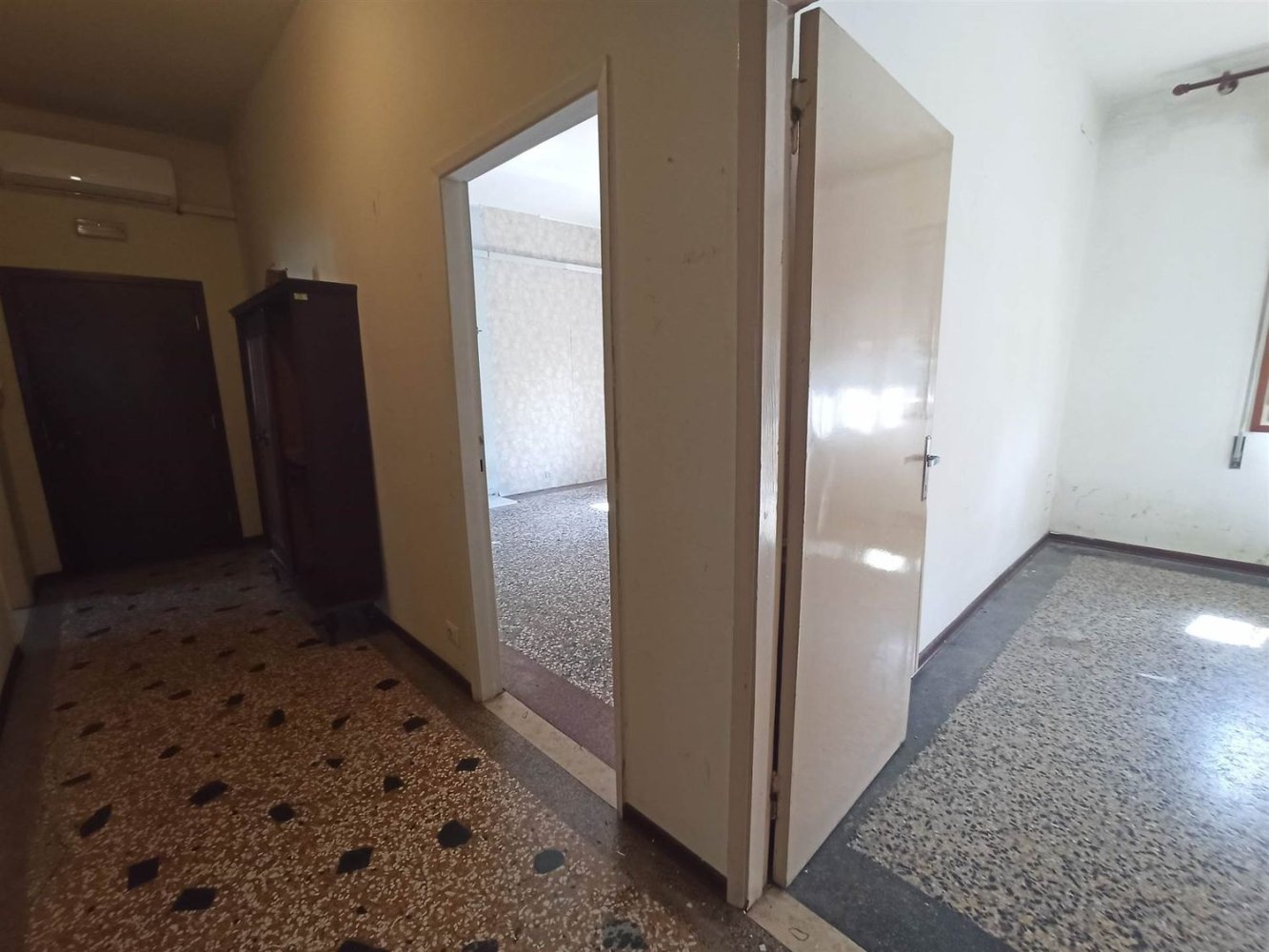 6 bedrooms Apartment in Venice, Italy No. 328929