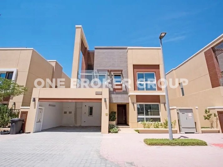 4 bedrooms Villa in Al Barsha, UAE No. 270