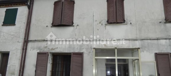 3 bedrooms Apartment in Ferrara, Italy No. 25141 6