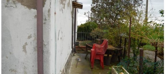 3 bedrooms Apartment in Ferrara, Italy No. 25141 7