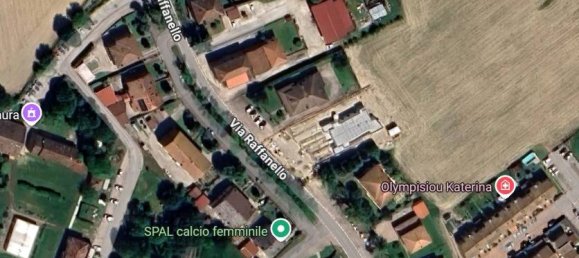 3 bedrooms Apartment in Ferrara, Italy No. 25141 2