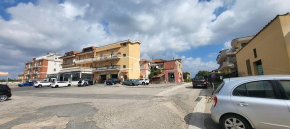 140m² Commercial property in Pomezia, Italy No. 225593 42