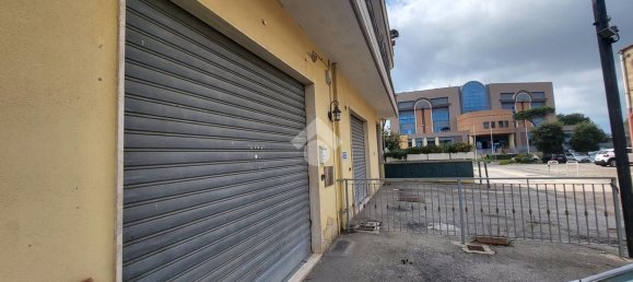 140m² Commercial property in Pomezia, Italy No. 225593 4