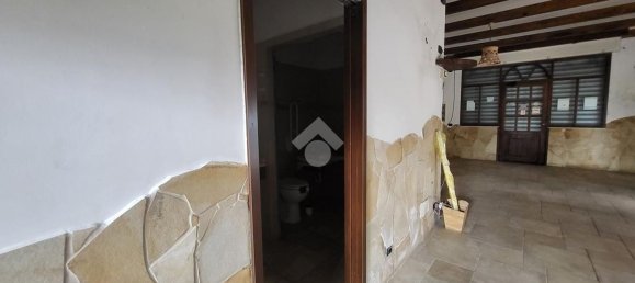 140m² Commercial property in Pomezia, Italy No. 225593 23