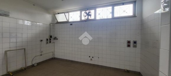 140m² Commercial property in Pomezia, Italy No. 225593 25