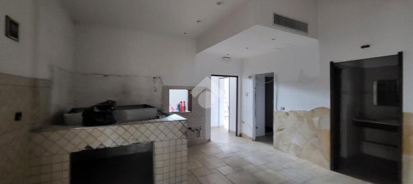 140m² Commercial property in Pomezia, Italy No. 225593 20