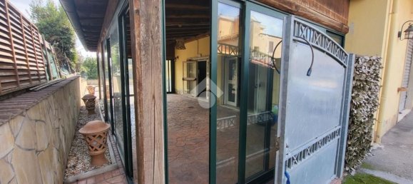140m² Commercial property in Pomezia, Italy No. 225593 11