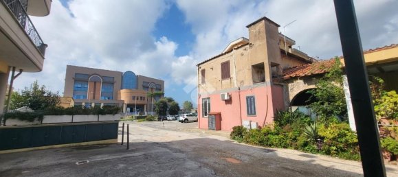 140m² Commercial property in Pomezia, Italy No. 225593 8